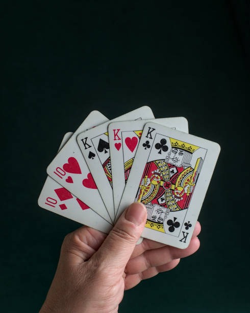 AduQ card game table on alexis4d alternatif showing player positions and betting interface